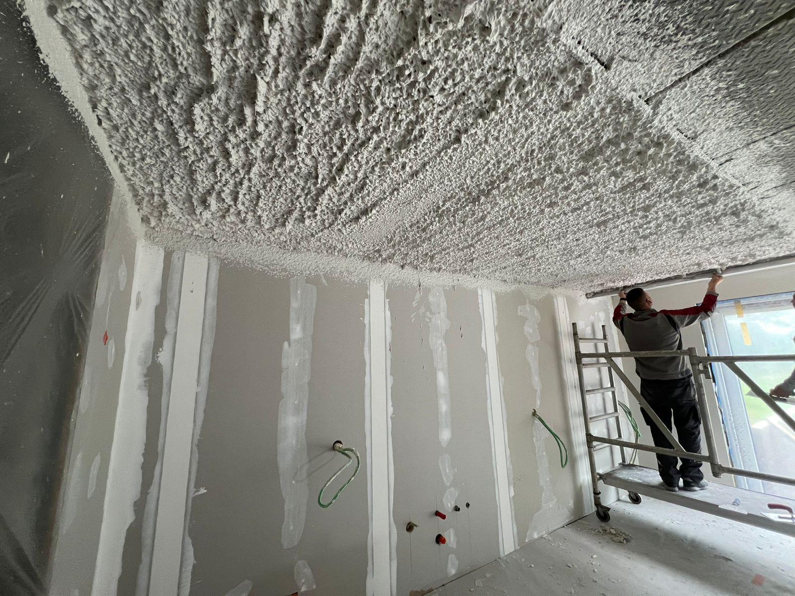 Isolation cellulose projetée au plafond